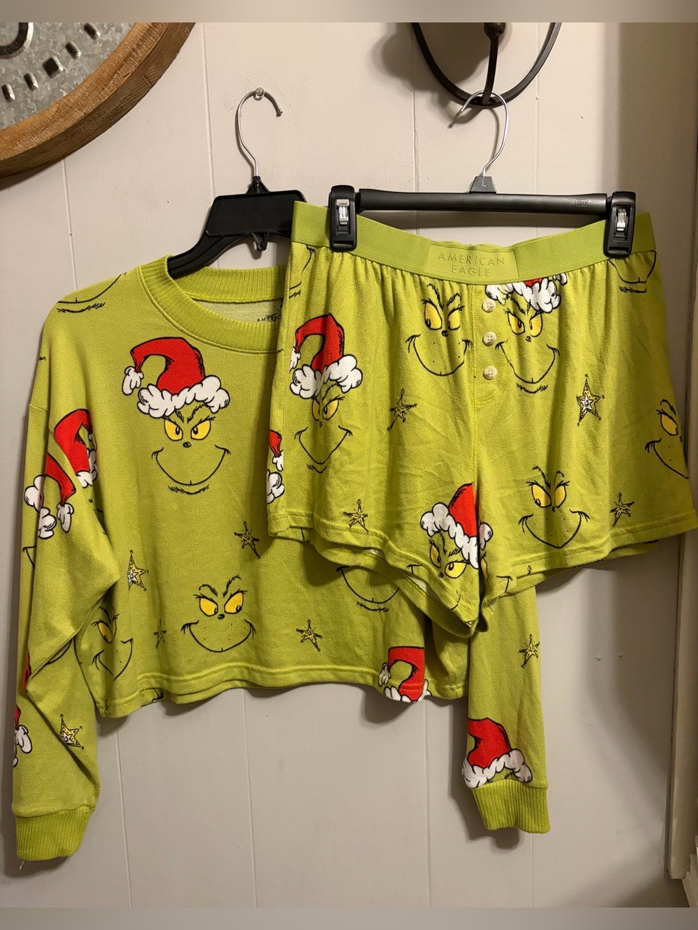 American Eagle Outfitters Grinch Print Women’s Pajama Set - Lime Green & Red